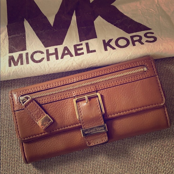 Michael Kors Handbags - 🍁Michael Kors Leather Wallet
